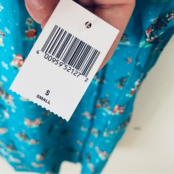 🎄 NWT Disney Parks Christmas Button-Up Shirt – Mickey & Friends (Size S) 🎅✨ - Picture 10 of 12